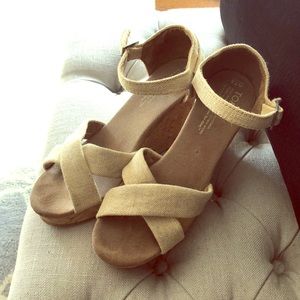 Tom’s natural colour wedge sandals